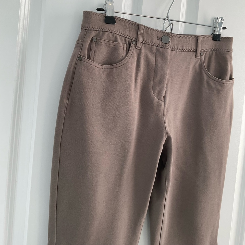 Women’s Chico’s Stylish Tan Pants - Picture 4 of 7